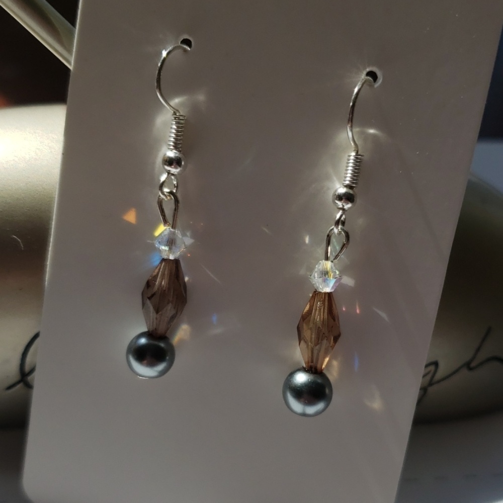 Dainty/Crystal/ & Pearl Earring's - Picture 4 of 5